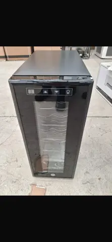 Cava para vinos #2 — Pequeño desajuste en la esquina superior izquierda del chasis lateral