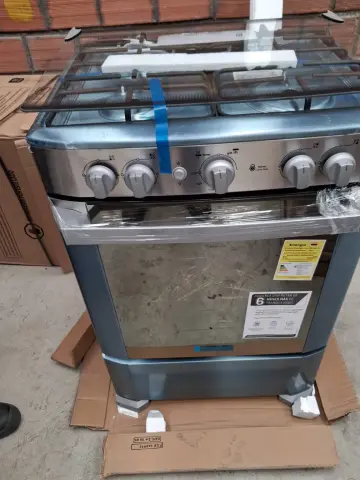 Estufa EMC7680NFX0 — Vidrio quebrado