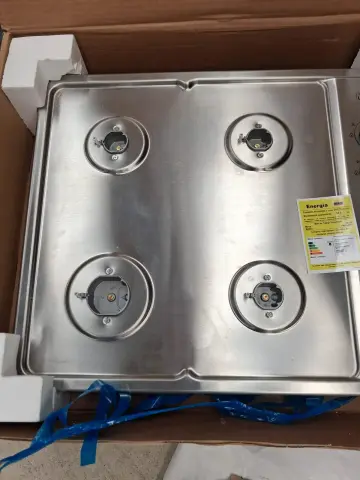 Estufa de empotrar Mabe PM6054NFO — Le faltan los 4 quemadores y las parrillas superiores (se entrega solo la mesa metálica empotrable con los mandos/perillas).